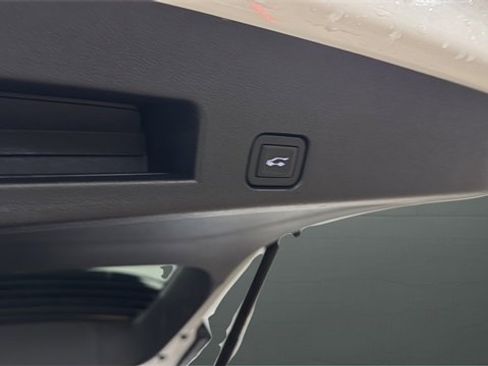 Used 2025 GMC Acadia Elevation image 43