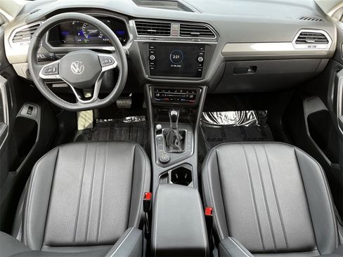 Used 2024 Volkswagen Tiguan SE image 9