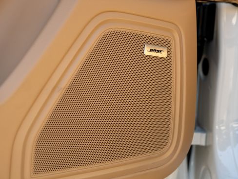 Certified 2026 Porsche Macan AWD/4WD image 16