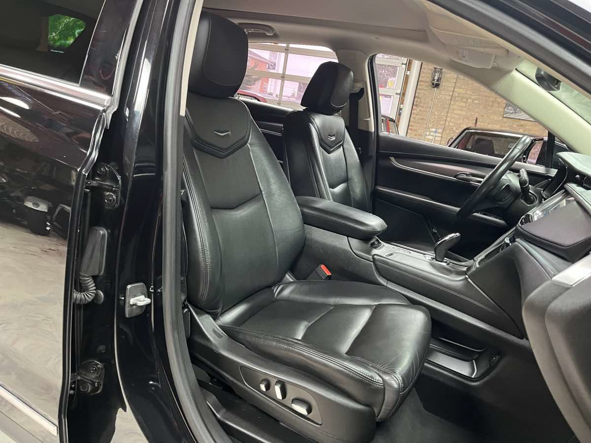 Used 2017 Cadillac XT5 Luxury w/ Driver Awareness Package AWD/4WD image 24