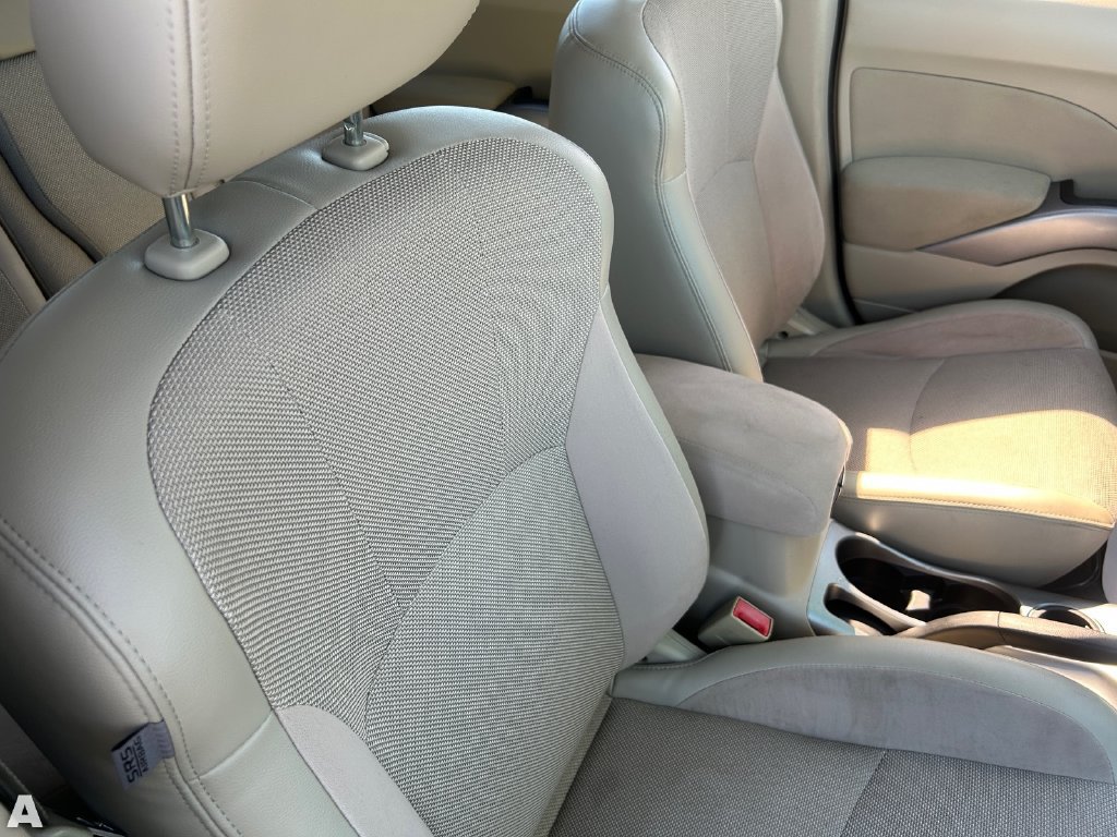 Used 2009 Mitsubishi Outlander XLS FWD image 11