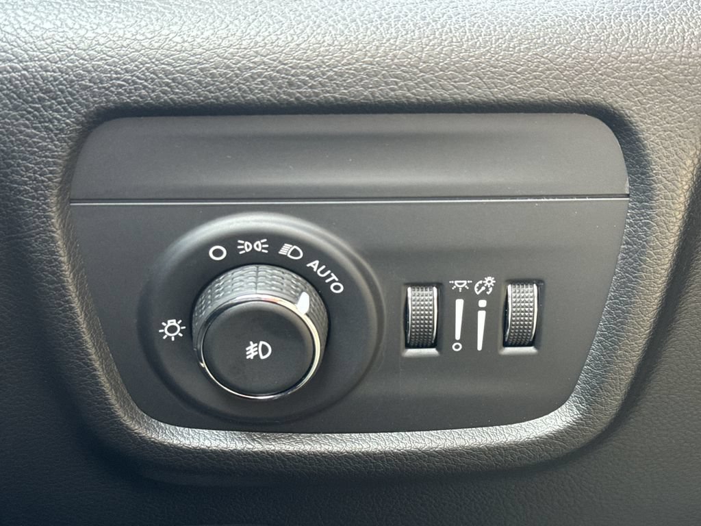 Used 2026 Jeep Grand Cherokee Limited AWD/4WD image 29