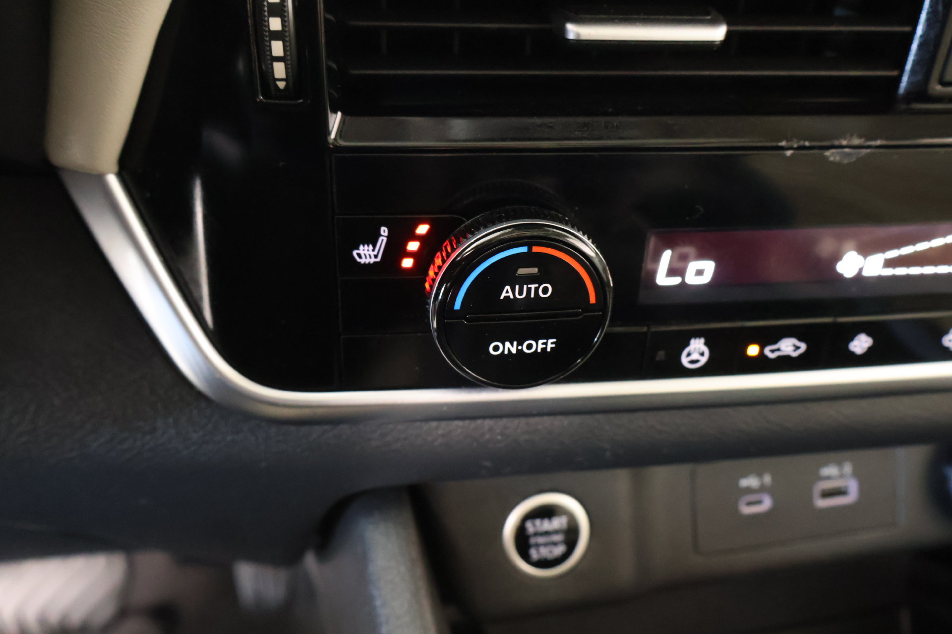 Used 2023 Nissan Rogue SV w/ SV Premium Package FWD image 7