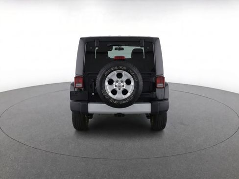 Used 2015 Jeep Wrangler Unlimited Sahara w/ Connectivity Group AWD/4WD image 3