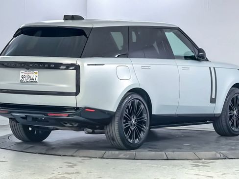 Used 2025 Land Rover Range Rover Autobiography AWD/4WD image 2