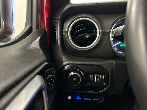 Used 2022 Jeep Wrangler Unlimited Sahara w/ Cold Weather Group image 18