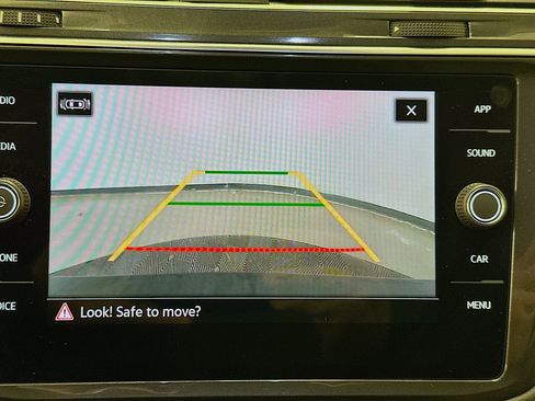 Used 2023 Volkswagen Tiguan SE w/ Panoramic Sunroof Package image 23