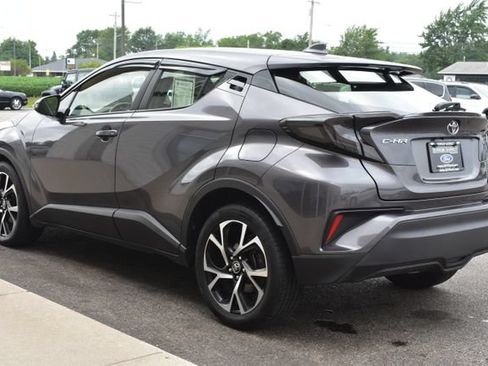 Used 2019 Toyota C-HR XLE FWD image 13