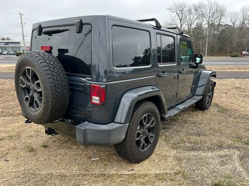 Used 2018 Jeep Wrangler Unlimited Sahara image 6