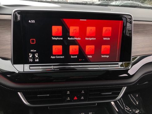 Used 2025 Volkswagen Atlas SEL image 24