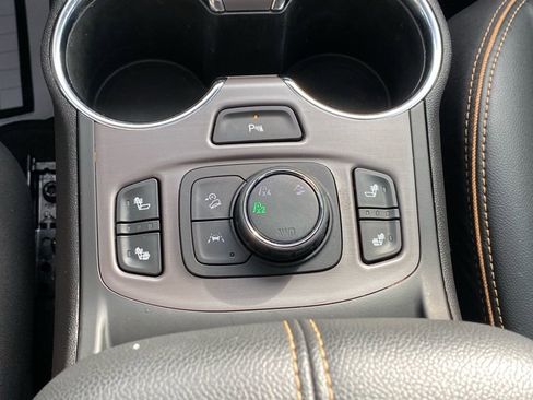 Used 2022 GMC Terrain AT4 w/ Infotainment Package II image 23