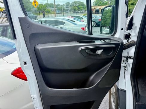 Used 2021 Mercedes-Benz Sprinter 2500 w/ Premium Package image 20
