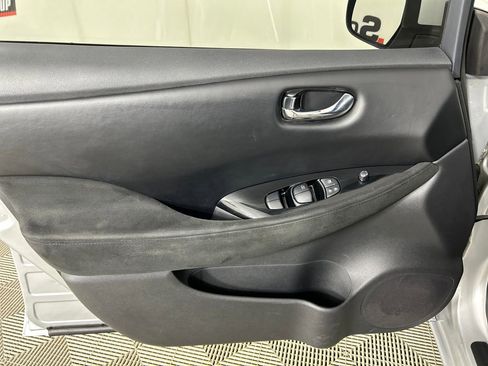Used 2015 Nissan Leaf SV FWD image 11