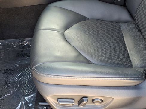 Used 2021 Toyota Camry XLE image 5