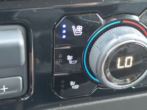 Used 2024 Chevrolet Silverado 2500 ZR2 w/ Technology Package image 30