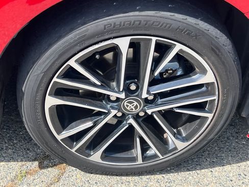 Used 2025 Toyota Camry XLE image 15