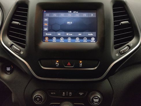 Used 2021 Jeep Cherokee Latitude Plus FWD image 25