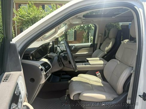 Used 2022 Lincoln Navigator Reserve AWD/4WD image 13