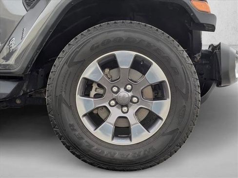 Used 2018 Jeep Wrangler Unlimited Sahara image 24