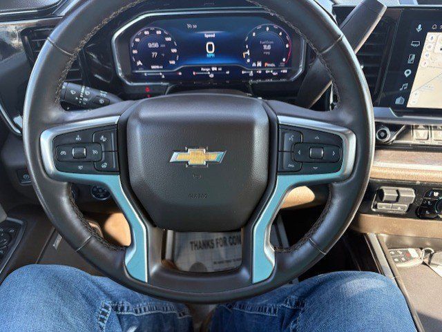 Used 2024 Chevrolet Silverado 2500 LTZ w/ LTZ Convenience Package AWD/4WD image 16