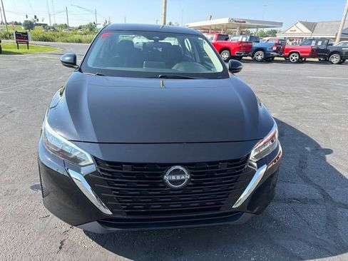 Used 2024 Nissan Sentra SV FWD image 2