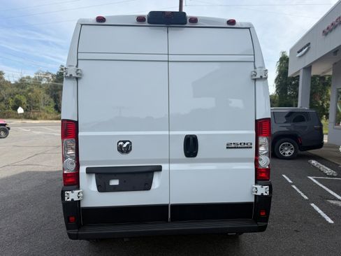 Used 2025 RAM ProMaster 2500 w/ Convenience Group image 8