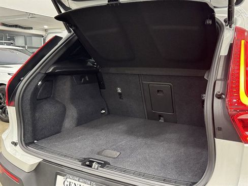 Used 2025 Volvo XC40 B5 Core image 42