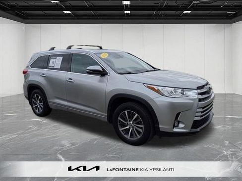 Used 2018 Toyota Highlander XLE AWD/4WD image 7