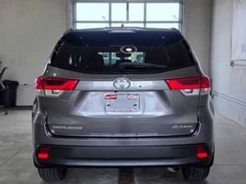 Used 2018 Toyota Highlander XLE image 4