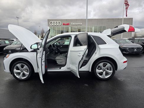 Certified 2025 Audi Q5 2.0T Premium Plus w/ Premium Plus Package AWD/4WD image 11