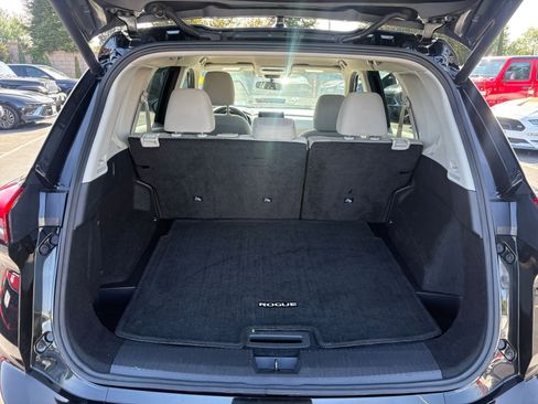 Used 2025 Nissan Rogue SV FWD image 33