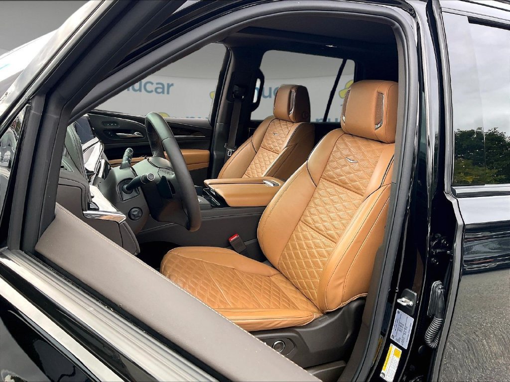 Used 2024 Cadillac Escalade Sport w/ LPO, ONYX Package AWD/4WD image 9