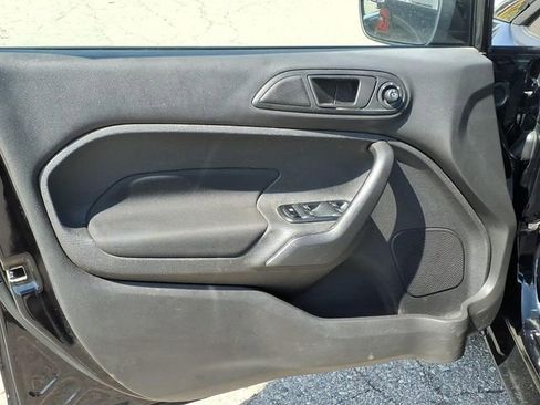 Used 2018 Ford Fiesta SE FWD image 9