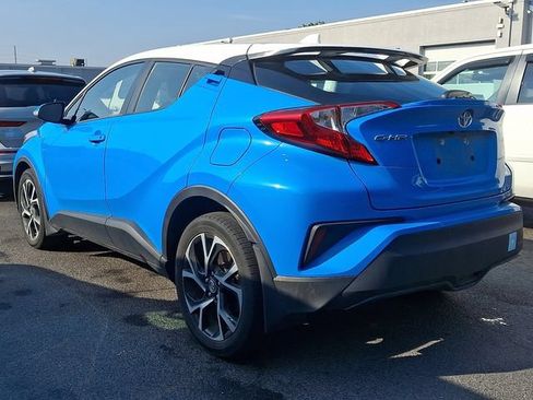 Used 2019 Toyota C-HR XLE FWD image 3
