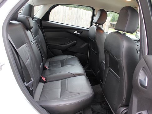 Used 2015 Ford Focus SE w/ Equipment Group 201A FWD image 33
