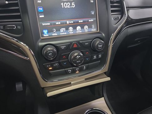 Used 2014 Jeep Grand Cherokee Overland AWD/4WD image 24
