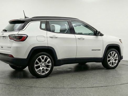 Used 2025 Jeep Compass Limited image 9