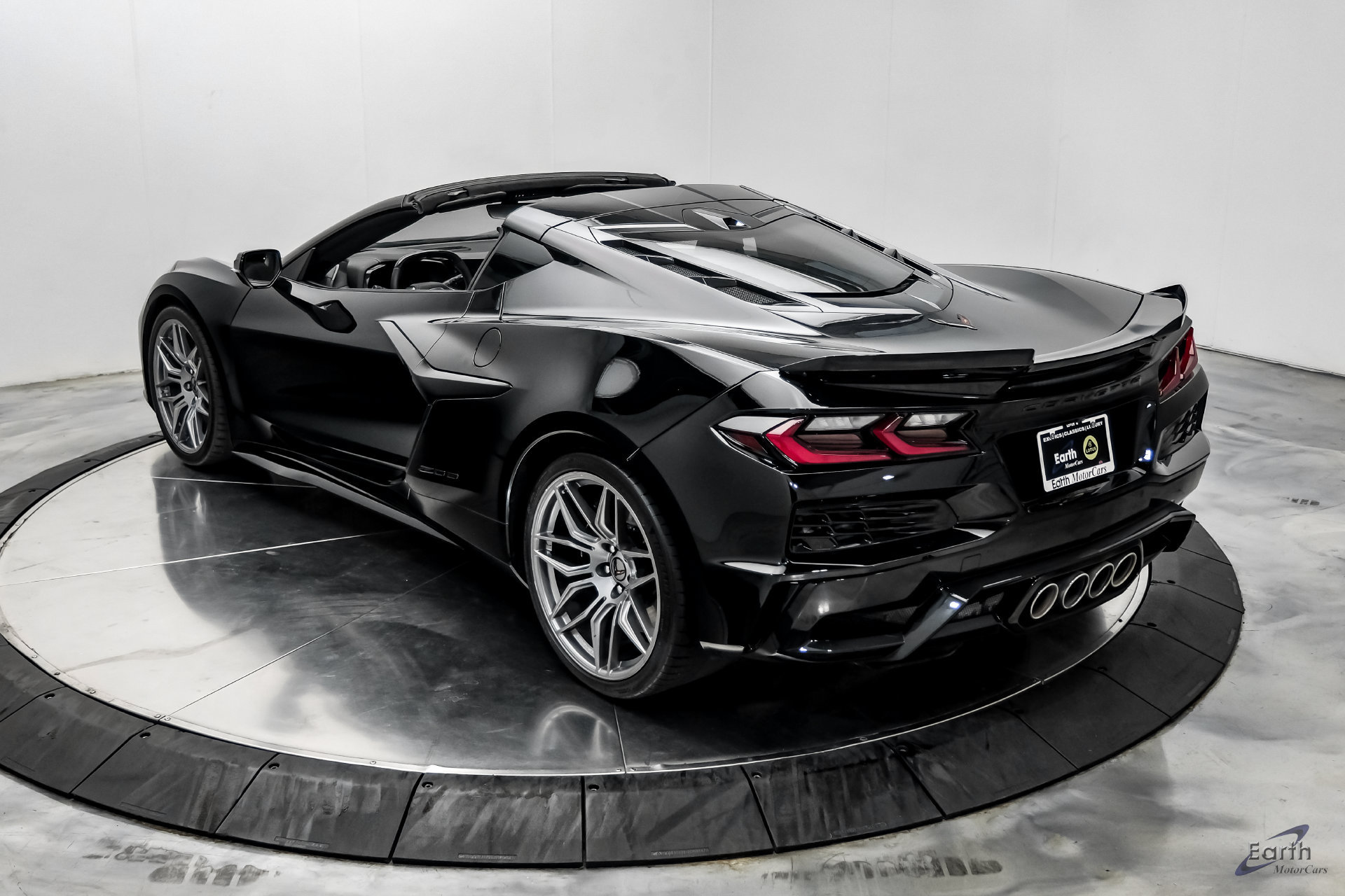 Used 2024 Chevrolet Corvette Z06 RWD image 15