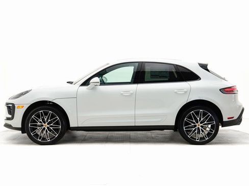 Certified 2025 Porsche Macan image 2