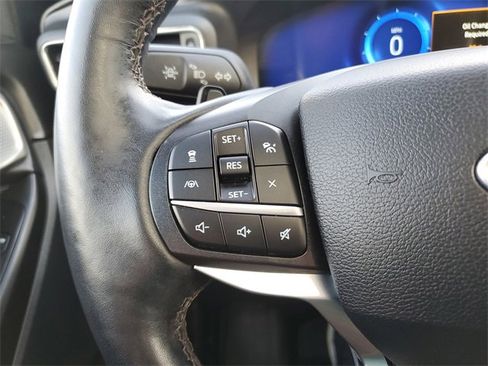 Used 2020 Ford Explorer Platinum w/ Premium Technology Package image 12