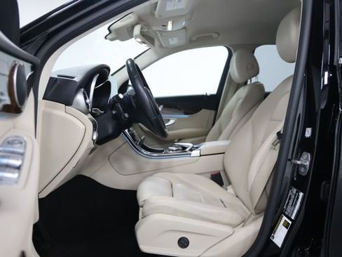 Used 2018 Mercedes-Benz GLC 300 4MATIC image 23