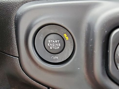 Used 2018 Jeep Wrangler Unlimited Sahara AWD/4WD image 22