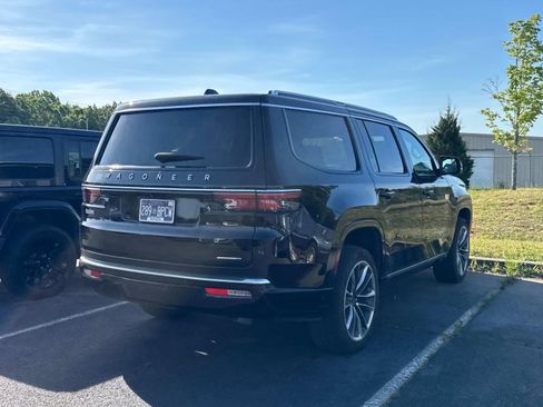 Used 2024 Jeep Wagoneer Series III w/ Premium Group I AWD/4WD image 10