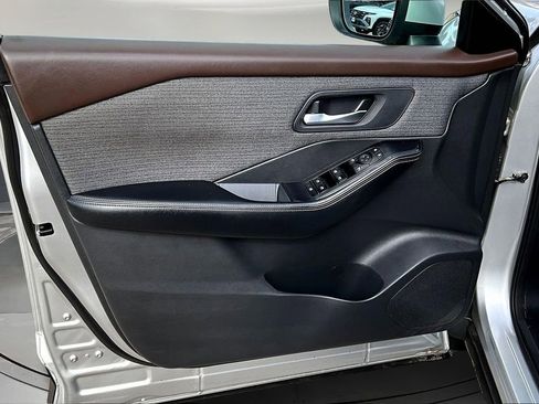 Used 2022 Nissan Rogue SV image 21