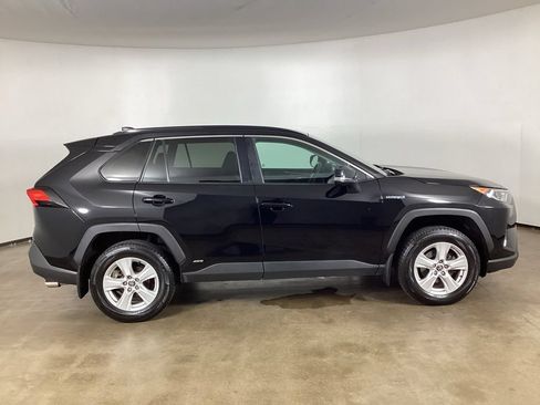 Used 2021 Toyota RAV4 XLE w/ XLE Grade Weather Package AWD/4WD image 7