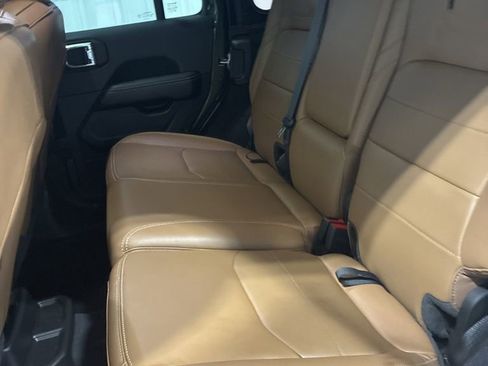 Used 2023 Jeep Wrangler Unlimited Sahara AWD/4WD image 36