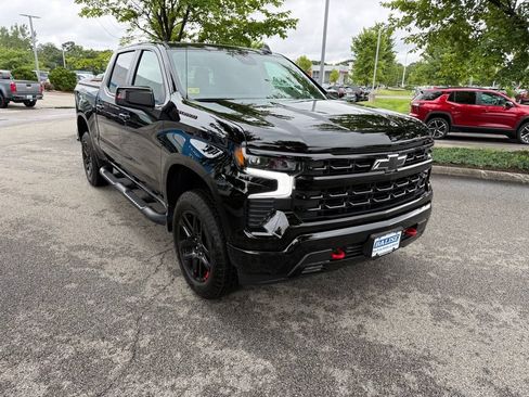 Used 2025 Chevrolet Silverado 1500 RST w/ Redline Edition AWD/4WD image 7