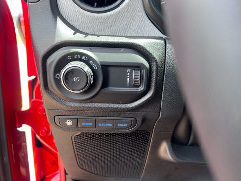 Used 2025 Jeep Wrangler Unlimited Sport S 4xe AWD/4WD image 19
