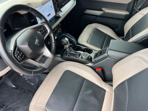 Used 2023 Ford Bronco Wildtrak image 11