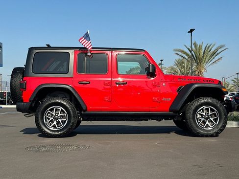 Used 2025 Jeep Wrangler Unlimited Rubicon AWD/4WD image 3
